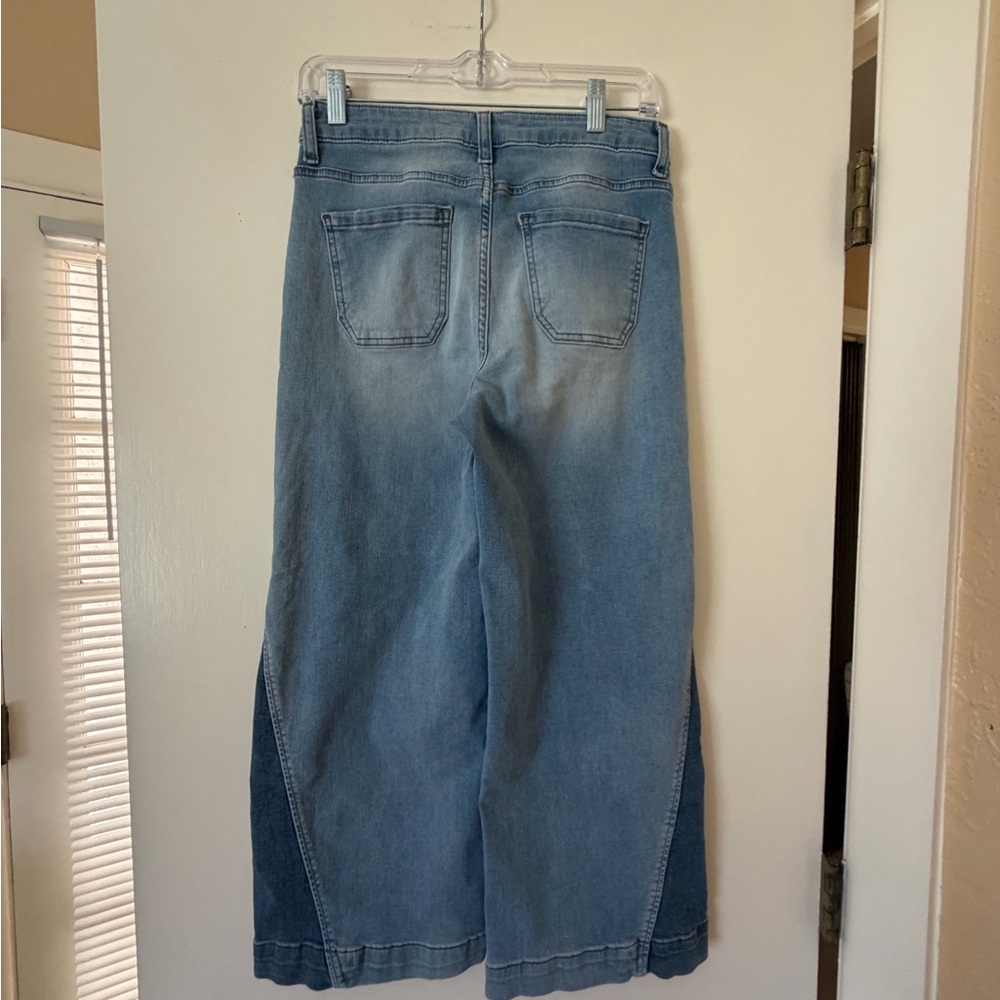 Time and Tru High-Rise Wide Leg Jeans in Medium Blue Wash - Picture 4 of 5